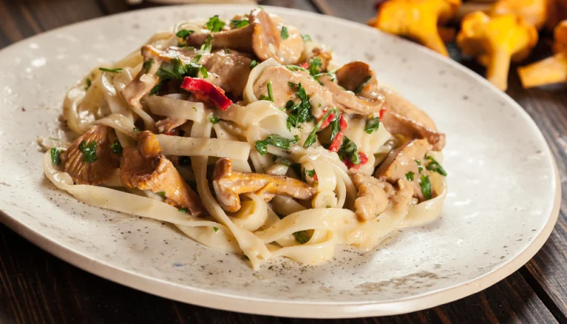 🍝Tagliatelles crémeuses aux champignons et persil