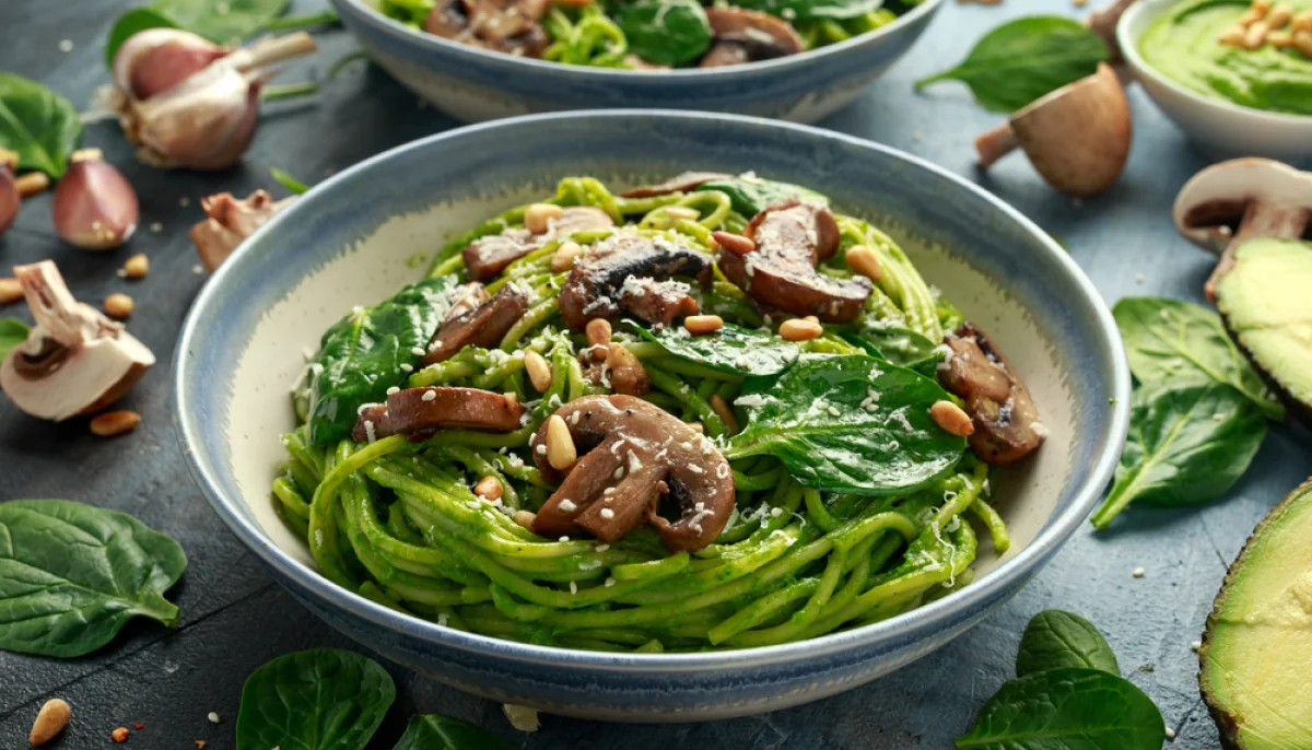 🍝Pâtes vertes au pesto d’avocat et champignons