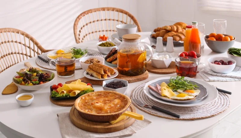 Astuces pour un brunch maison réussi : organisation, recettes et secrets d’un moment convivial