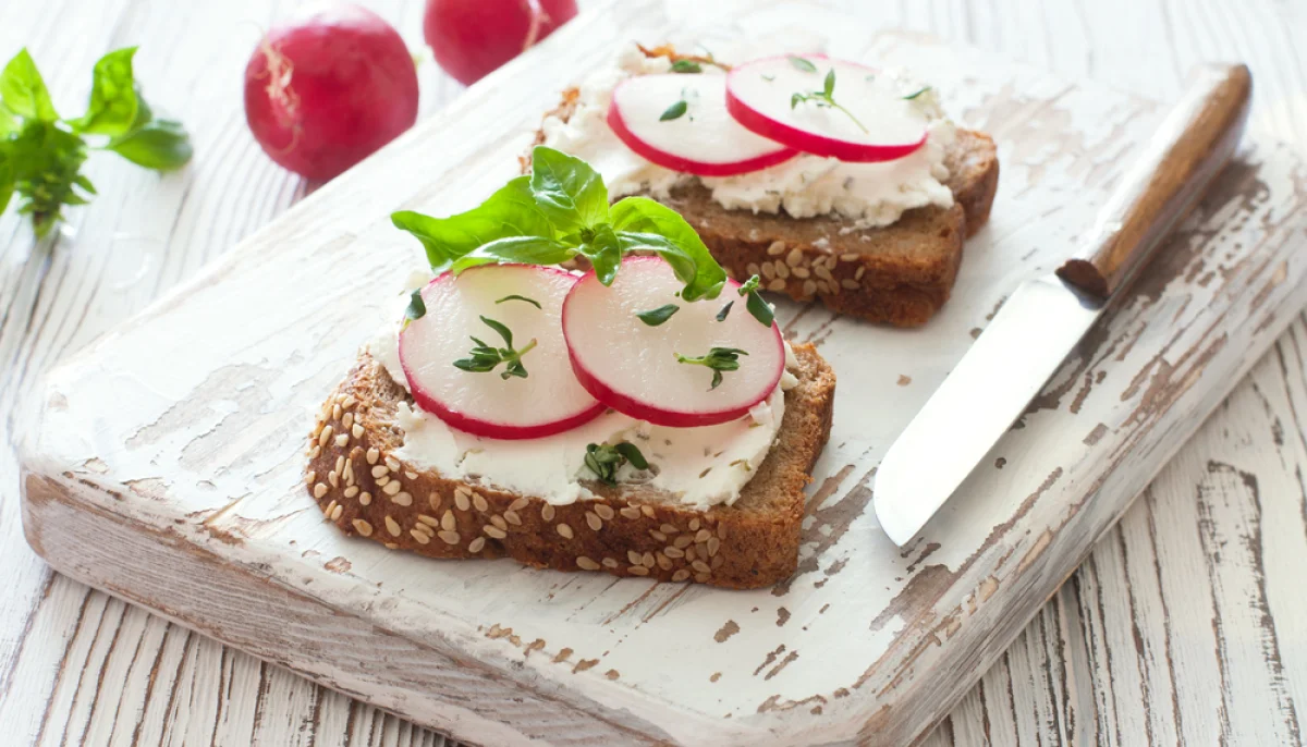 🥖Tartines de ricotta et radis roses