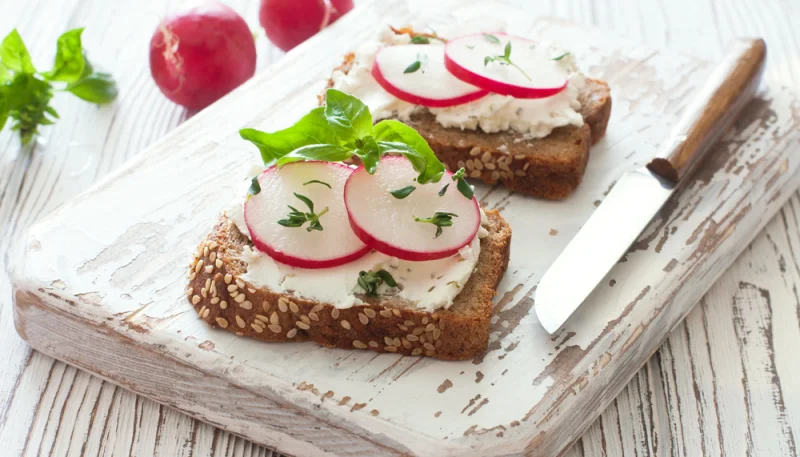 🥖Tartines de ricotta et radis roses