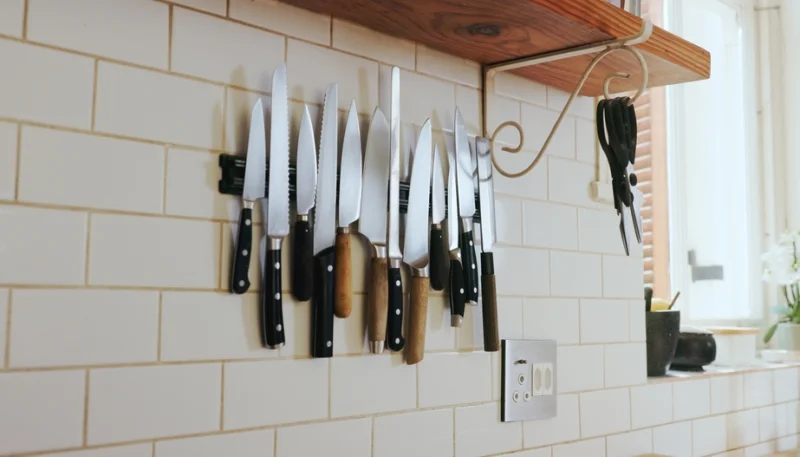 Comment aiguiser ses couteaux de cuisine comme un chef avec 3 objets que vous avez déjà chez vous