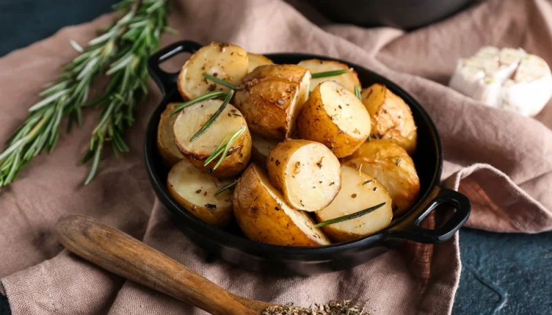 🥔 Pommes de terre rôties au romarin et à l’ail