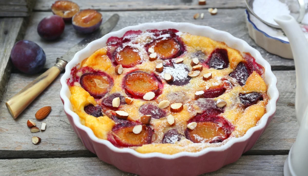 🍒 Clafoutis aux fruits d'été : la recette de base et toutes les variantes (cerises, abricots, pêches)
