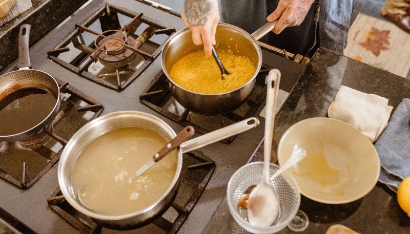 Suivre une recette ne suffit pas : les repères techniques qui font vraiment progresser en cuisine