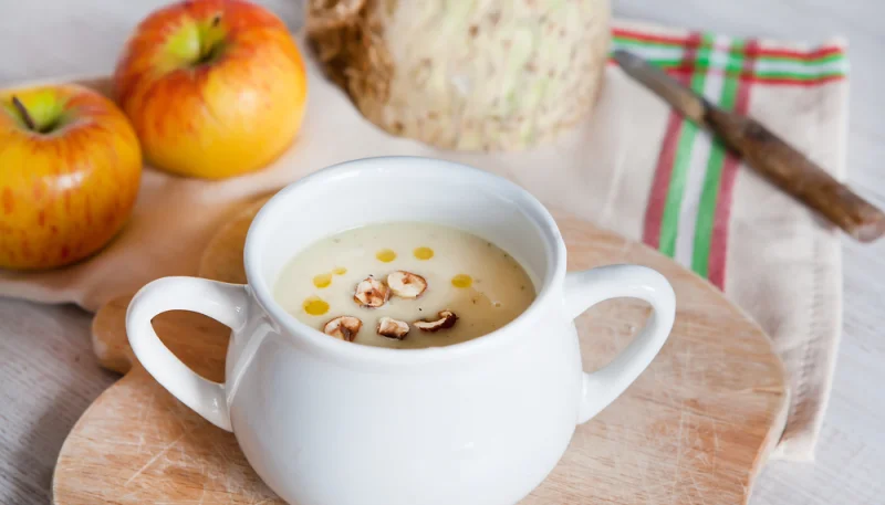 🍏Velouté de céleri-rave, pomme et noisettes